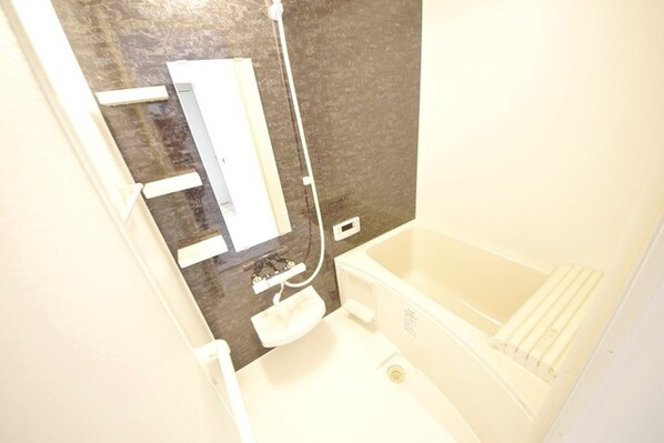 ナリトモ仁戸名B棟の物件内観写真